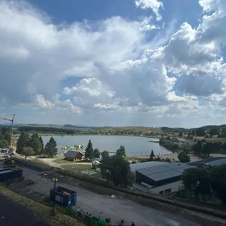 Au Coeur De Super Avec Balcon Sud Et Parking - Fr-1-814-19 Besse-et-Saint-Anastaise